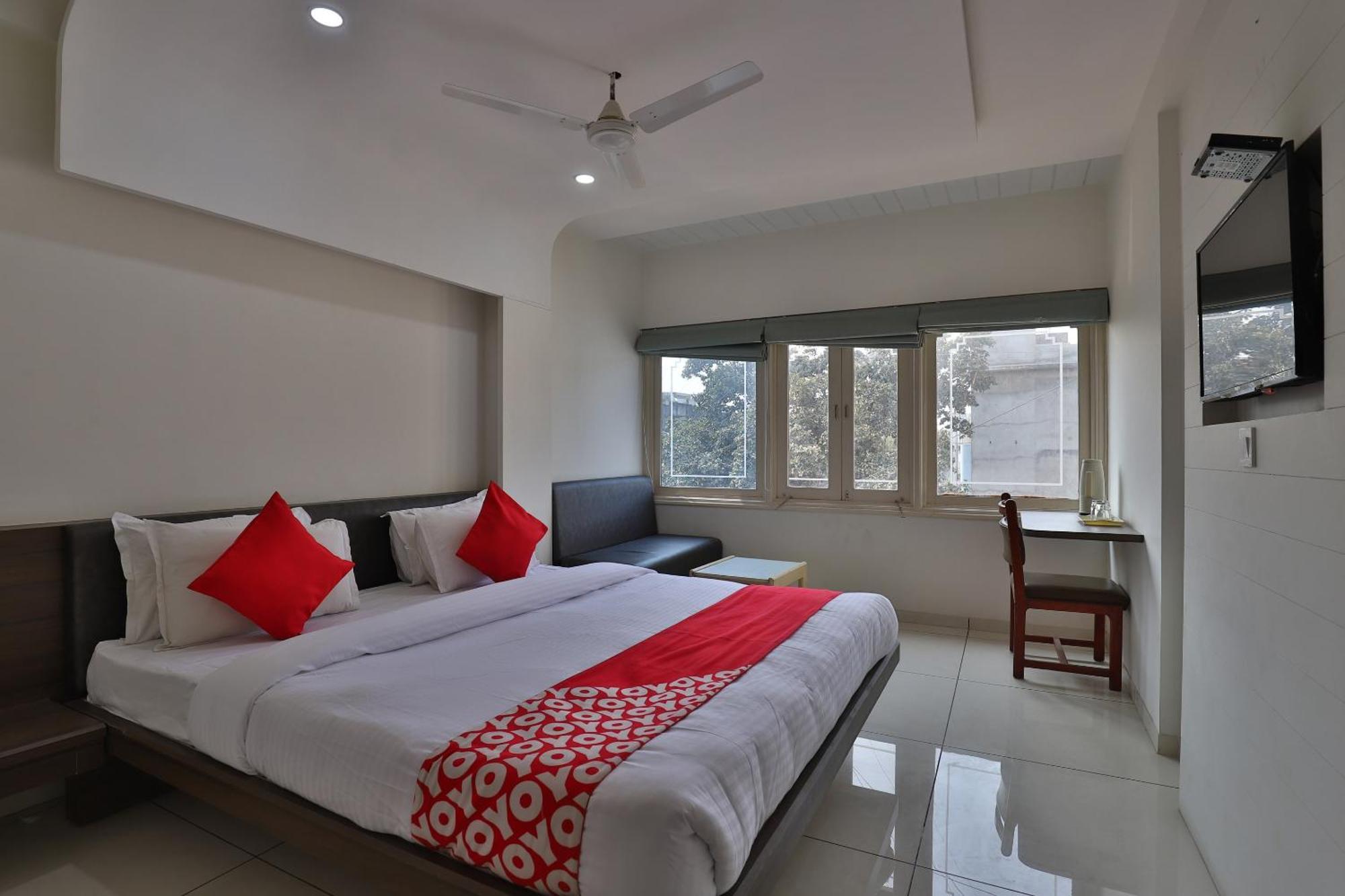 Collection O Panchsheel Hotel Vadodara Exterior photo