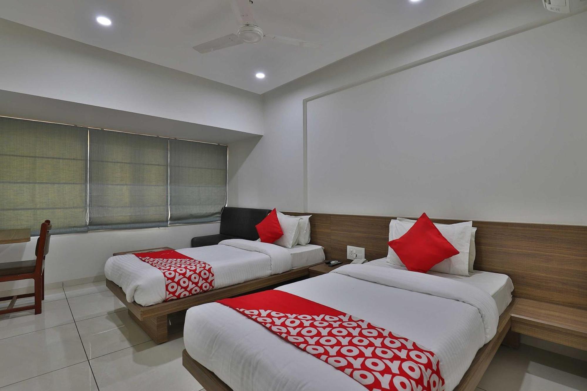 Collection O Panchsheel Hotel Vadodara Exterior photo